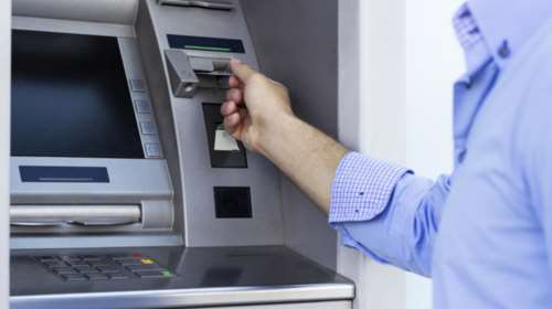 Ερχονται μειώσεις χρεώσεων για αναλήψεις μετρητών από ΑΤΜ άλλης Τράπεζας - Απόφαση της Επιτροπής Ανταγωνισμού