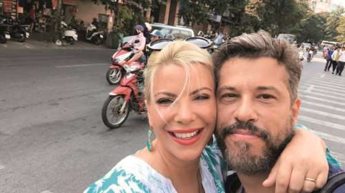 Χάρης Βαρθακούρης: Με κορονοϊό και οι κόρες του - &quot;Η κατσαρίδα η γυναίκα μου βγήκε αρνητική&quot;