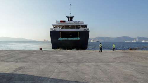 Κανονικά διεξάγονται τα δρομολόγια των πλοίων από το λιμάνι του Πειραιά - Σε ισχύ το απαγορευτικό από Λαύριο