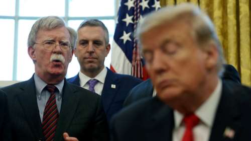 Νέες &quot;βόμβες&quot; Μπόλτον για Τραμπ: Θαυμάζει δικτάτορες και ζηλεύει τον Πούτιν και τον Σι Τζινπίνγκ