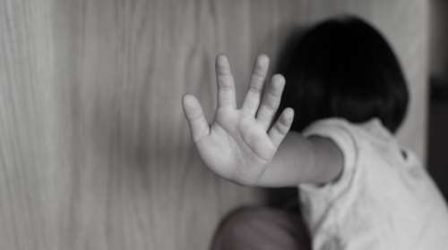 Κακοποίηση 8χρονης στη Ρόδο: Συνταρακτική ζωγραφιά της μικρής - Προσπαθούσε να πει τι βίωνε [Βίντεο]