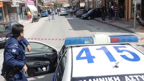 Χαϊδάρι: Υποδύονταν τους αστυνομικούς και έκλεβαν - Βρήκαν στολές αστυνομικών και φάρο περιπολικού μέσα στο φορτηγό