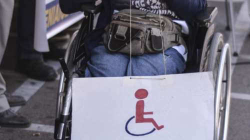 Θεσσαλονίκη: Πάρκαρε παράνομα σε θέση ΑΜεΑ και επιτέθηκε σε ανάπηρο που ήθελε να παρκάρει