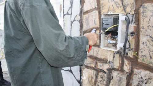 Απάτη σε ηλικιωμένη: Προσποιήθηκε την υπάλληλο του ΔΕΔΔΗΕ και απέσπασε 705 ευρώ για δήθεν βλάβη