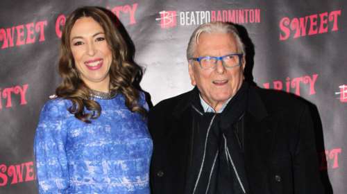 Αλίκη Κατσαβού: Βόλτα με τον γιο της, μετά τον θάνατο του Κώστα Βουτσά