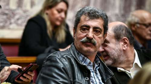 Ο Παύλος Πολάκης έκλεισε τα 55 - Ποιοι από τον ΣΥΡΙΖΑ πήγαν στο σπίτι του και ποια χόρεψε ζεϊμπέκικο