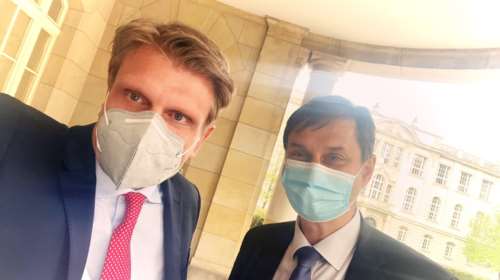 Στο Βερολίνο ο Χάρης Θεοχάρης: Μπαράζ επαφών για την τουριστική σεζόν