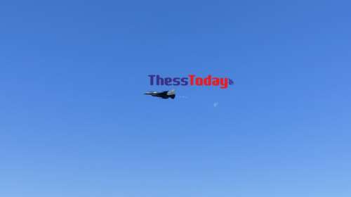 Θεσσαλονίκη: Εντυπωσίασε η ομάδα &quot;ΖΕΥΣ&quot; - Καθήλωσαν οι ελιγμοί του F-16  [εικόνες, βίντεο]