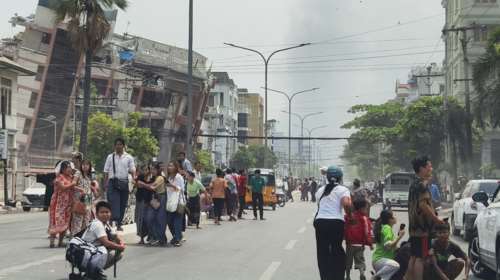 Μιανμάρ: Τουλάχιστον 1.600 οι νεκροί, φόβοι για δεκάδες χιλιάδες θύματα - Για 3η ημέρα ψάχνουν στα ερείπια οι διασώστες