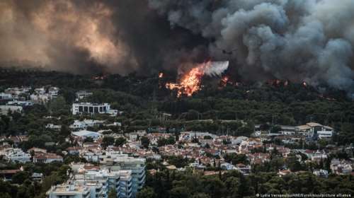 "Η Αθήνα πνίγεται": Τι μεταδίδουν τα γερμανικά ΜΜΕ για τις πυρκαγιές στην Ελλάδα
