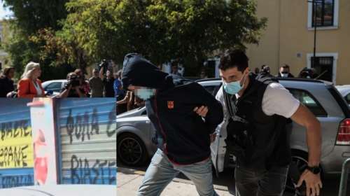 Σεπόλια: Υβριστικά συνθήματα στο βαν και το σούπερ μάρκετ του 53χρονου που κατηγορείται για βιασμό και μαστροπεία [βίντεο]