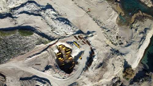 Μήλος: Σάλος με την κατασκευή 5στερου ξενοδοχείου στο Σαρακήνικο - Τι απαντάει η εταιρεία, γιατί το νησί είναι απροστάτευτο