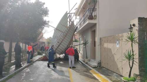 Ζάκυνθος: Ανεμοστρόβιλος ξήλωσε στέγη σχολείου και ηλιακούς θερμοσίφωνες - Πλημμύρες και κατολισθήσεις [βίντεο - εικόνες]