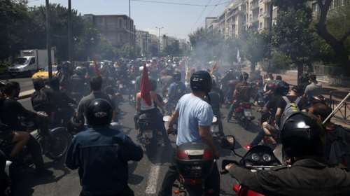 Μοτοπορεία ντελιβεράδων στο κέντρο της Θεσσαλονίκης: &quot;Οχι άλλες δολοφονίες διανομέων&quot;