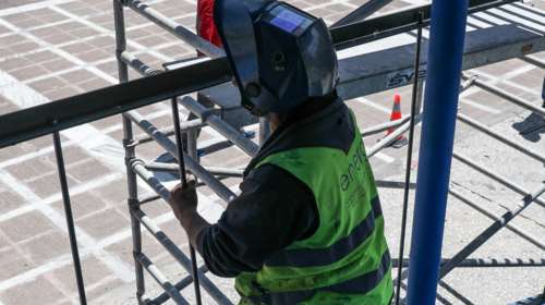 Βέροια: Άνδρας έπεσε από σκαλωσιά επάνω σε περαστικό - Τραυματίστηκαν και οι δύο