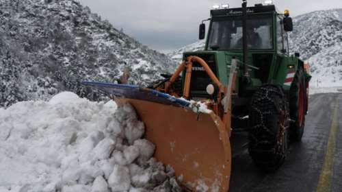Πάρνηθα: Αρμα της ΕΜΑΚ απεγκλώβισε τους ασυνείδητους οδηγούς - Δεν δέχτηκαν να επιστρέψουν πεζή και ζητούσαν ελικόπτερο