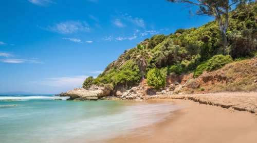 Αυτές είναι οι 238 &quot;απάτητες&quot; παραλίες - Απαγορεύονται ομπρέλες και ξαπλώστρες, δείτε τη λίστα