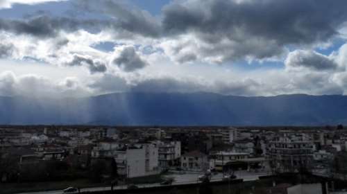 Καιρός: Ζέστη, συννεφιά αλλά και καταιγίδες σήμερα και αύριο