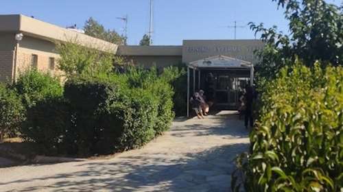 Πανικός στο Κέντρο Υγείας Σπάτων: Εξαγριωμένοι Ρομά επιτέθηκαν σε γιατρούς, σεκιούριτι και αστυνομικούς