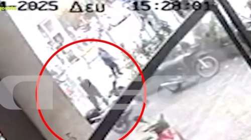 Ομόνοια: Βίντεο ντοκουμέντο - Η στιγμή που οι δύο υπάλληλοι του εστιατορίου αφήνουν νεκρό τον 57χρονο στο πεζοδρόμιο
