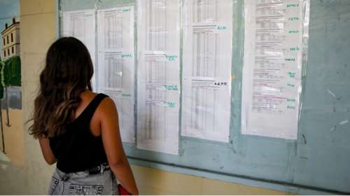 Πανελλήνιες 2022: Θέμα ωρών η ανακοίνωση των βάσεων - Πτώση 700 μορίων στη Νομική Αθήνας εκτιμά ο Στρατηγάκης
