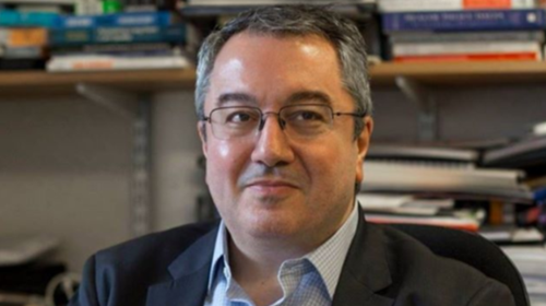 Καμπανάκι Μόσιαλου: Χρειάζονται άμεσα μέτρα για τα πάρτι στα νησιά και τα πανηγύρια- Δεν αρκούν οι συστάσεις