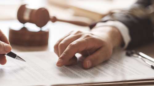 Αλλάζουν όλα στο κληρονομικό δίκαιο: Διαθήκες, κληρονομιές με χρέη, δικαιώματα συντρόφων και παιδιών