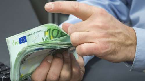 Συνελήφθη υπάλληλος για χρηματισμό: Υποσχέθηκε να μειώσει πρόστιμο σε ιδιώτη έναντι 4.000 ευρώ