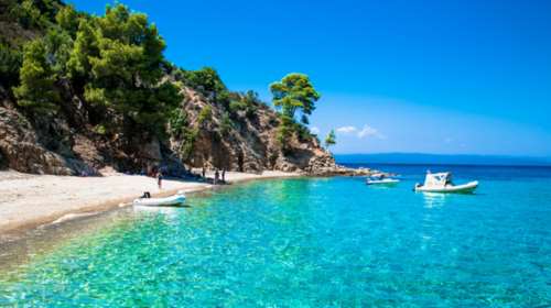 Γαλάζιες Σημαίες: Στη δεύτερη θέση η Ελλάδα σε όλο τον πλανήτη - Οι 545 βραβευμένες ελληνικές παραλίες [Λίστα]