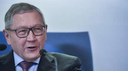 Ρέγκλινγκ: Έως και 800 εκατ. ευρώ θα εξοικονομήσει η Ελλάδα αν δανειστεί από τον ESM