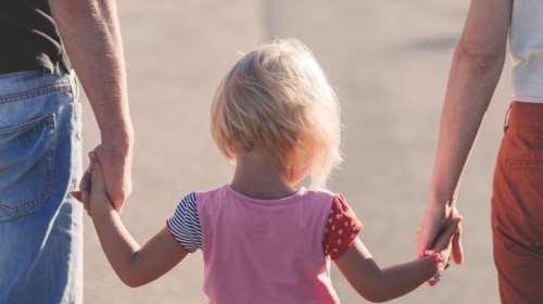 Μεγάλες αλλαγές για τους χωρισμένους γονείς: Ποιες αποφάσεις για το παιδί θα παίρνουν και οι δύο ασχέτως επιμέλειας