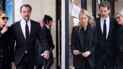 Γεύμα στην Αθηναϊκή Λέσχη για την οικογένεια του τέως Βασιλιά - Περπάτησαν στους δρόμους του Κέντρου [Εικόνες - Βίντεο]