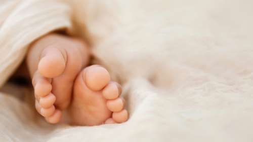 Πτολεμαΐδα: &quot;Tη στιγμή που πέθανε το παιδί μου, με πήραν τηλέφωνο να μου πουν ότι πέθανε ο άντρας μου&quot;, λέει η 42χρονη