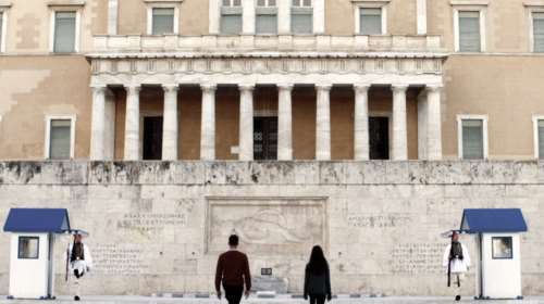 Αγνωστος Στρατιώτης: Πόλεμος ανακοινώσεων Δένδια με Δούκα για το ποιος έχει την ευθύνη της καθαριότητας του Μνημείου