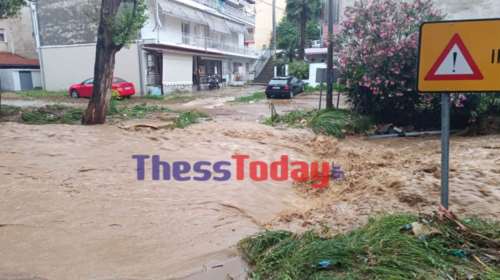 Σάρωσε τη Θεσσαλονίκη η κακοκαιρία: Πλημμύρισαν υπόγεια, παρασύρθηκαν ΙΧ [εικόνες - βίντεο]