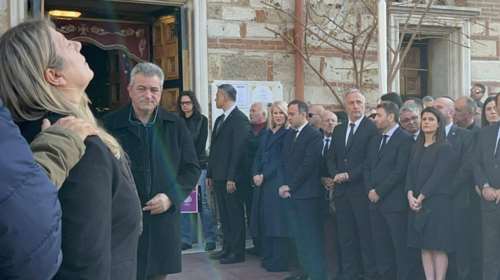 Κηδεία αστυνομικού Λυγγερίδη: Βαστάω εγώ, είμαι η μάνα του &quot;Λύγγε&quot;,  συγκλόνισε η μητέρα του