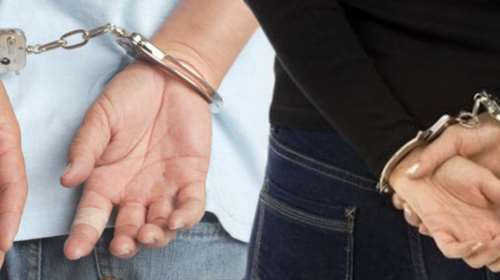 Βύρωνας: &quot;Πήγαμε σπίτι του, εκεί της έδωσαν και άλλα ναρκωτικά&quot; - Τι αποκαλύπτουν η φίλη και η μητέρα της 16χρονης