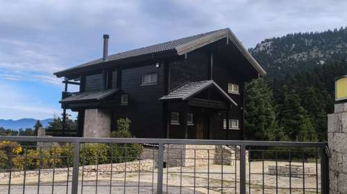 Αράχωβα: O 42χρονος βγήκε στο μπαλκόνι του σαλέ και τον γάζωσαν με καλάσνικοφ -  "Βλέπουν" εσωτερική πληροφόρηση