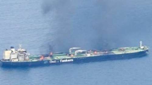 Ξεκίνησε η &quot;χειρουργική&quot; ρυμούλκηση του δεξαμενόπλοιου Sounion από ειδική ναυαγοσωστική ομάδα: Μεταφέρει 150.000 τόνους πετρελαίου