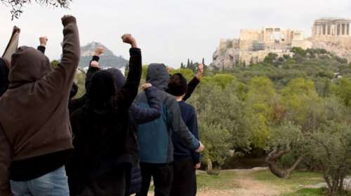 Προκλητικοί οι συντελεστές του &#39;&#39;Ξεπαρθενών&#39;&#39;: &#39;&#39;Το κάναμε γιατί έτσι γουστάρουμε&#39;&#39; [Βίντεο]