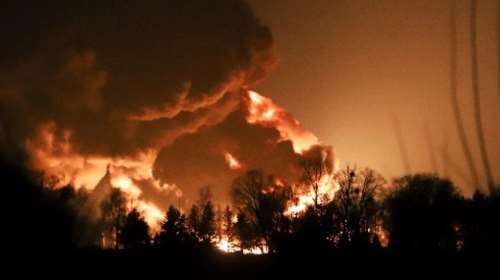Πόλεμος Ουκρανία: Συγκλονιστικά πλάνα από τις επιθέσεις σε πετρελαϊκές εγκαταστάσεις - Φόβοι για τοξικές αναθυμιάσεις