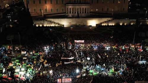 Όλη τη νύχτα στο Σύνταγμα τα τρακτέρ: Την Πέμπτη οι αποφάσεις των αγροτών - &quot;Ο αγώνας θα συνεχιστεί αν δεν δοθούν λύσεις&quot;