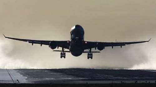 Απίστευτη ταλαιπωρία για δεκάδες Έλληνες σε πτήση θρίλερ - Επί μία ώρα το αεροπλάνο έκανε κύκλους πάνω από το Μπέργκαμο