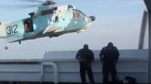 Ιράν: Η στιγμή της κατάληψης του ελληνόκτητου τάνκερ St Nikolas από ένοπλους - Αγωνία για τον 19χρονο Έλληνα δόκιμο [Βίντεο]