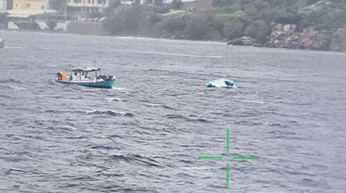 Τραγωδία στη Λέρο: Μια νεκρή και ένα παιδί σε κρίσιμη κατάσταση σε ναυάγιο με μετανάστες