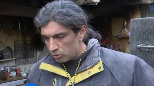 Κορινθία: Αρνητής των φαρμάκων ο &quot;πατριάρχης&quot; των παλαιοχριστιανών - Οι συμβουλές σε αστέγους να τρώνε σκυλοτροφή