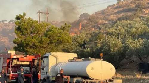 Ιεράπετρα: Σε πολλές διάσπαρτες εστίες η μάχη με τη φωτιά - 9 μποφόρ στην περιοχή - Εχουν απομακρυνθεί 5.000 άτομα