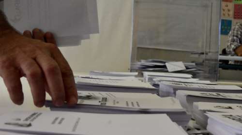 Δημοσκόπηση Opinion Poll: Στις 8,9 μονάδες η διαφορά ΝΔ με ΣΥΡΙΖΑ - &quot;Όχι&quot; σε πρόωρες εκλογές