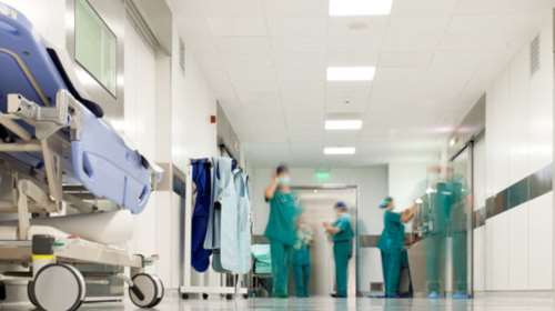 Αττικόν: &quot;Είναι αλλεργικό το παιδί είπα στη νοσηλεύτρια&quot; - Τι λέει η μητέρα της 22χρονης που της έδωσαν λάθος φάρμακο