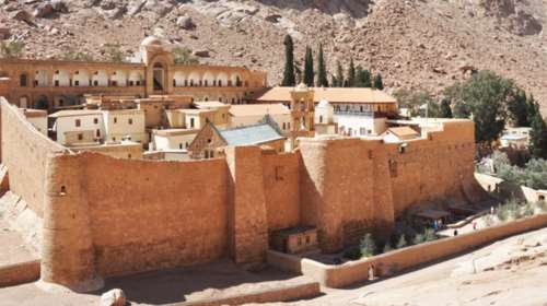 Αγία Αικατερίνη του Σινά: Η παλαιότερη χριστιανική μονή στον κόσμο - Η φλεγόμενη Βάτος του Μωυσή και η &quot;υπογραφή&quot; του Μωάμεθ